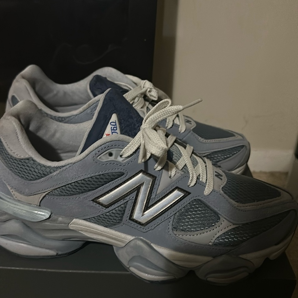 New balance 9060 sneakers, size 10 l, great condition